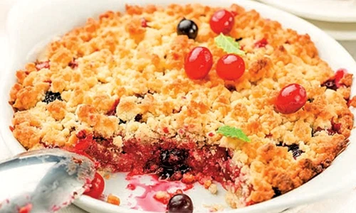 crumble cu fructe de padure jpg