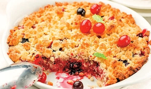 crumble cu fructe de padure jpg