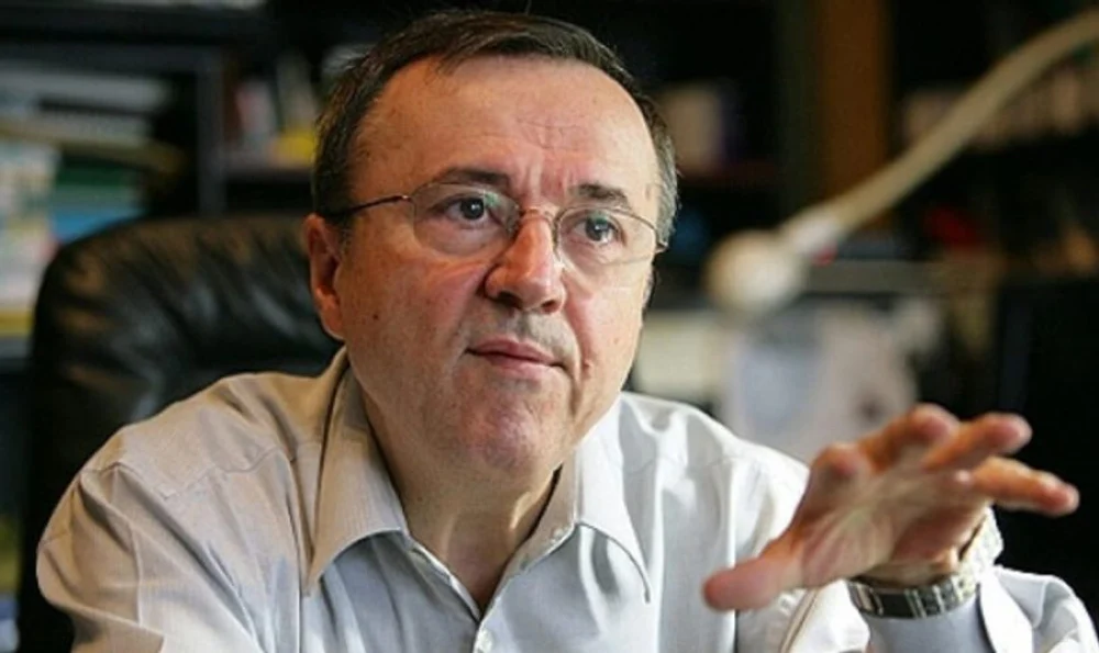 Ion Cristoiu, transportat de urgență la spital după o căzătură pe gheață. Gazetarul a cerut transferarea la o unitate privată