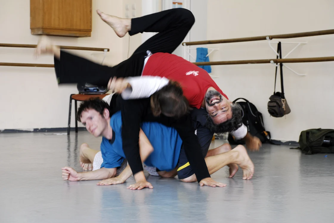 Un moment dintr-un jam session de Contact Improvisation