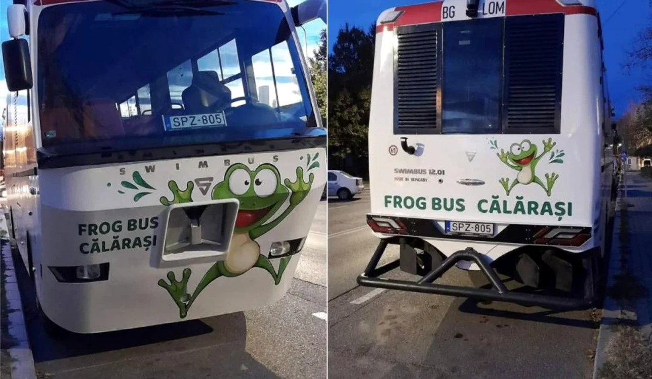 două poze cu bordul și spatele primului autobuz amfibiu din România