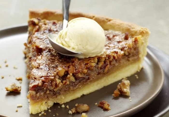 
    Descoperă o reţetă delicioasă de tartă cu nuci!clickpoftabuna.ro  