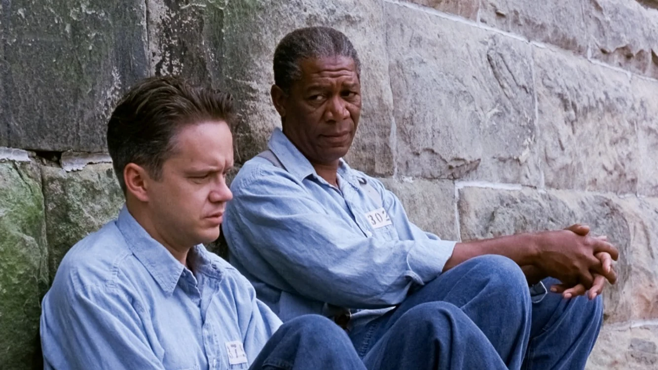 Tim Robbins si Morgan Freeman in filmul The Shawshank Redemption (1994) Inchisoarea ingerilor FOTO Profimedia