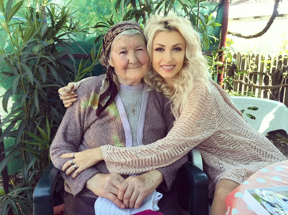 Andreea Bălan s-a răsfățat cu mâncare tradițională acasă la bunicaFoto: arhivă personală