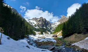traseu spre varful moldoveanu prin valea rea 01 foto salvamont arges jpg