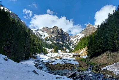 traseu spre varful moldoveanu prin valea rea 01 foto salvamont arges jpg