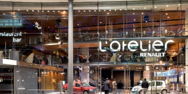 Showroom-ul de pe Champs Elisees, gazdă pentru Dacia