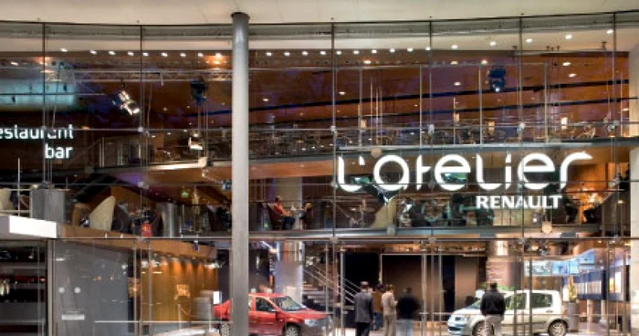 Showroom-ul de pe Champs Elisees, gazdă pentru Dacia