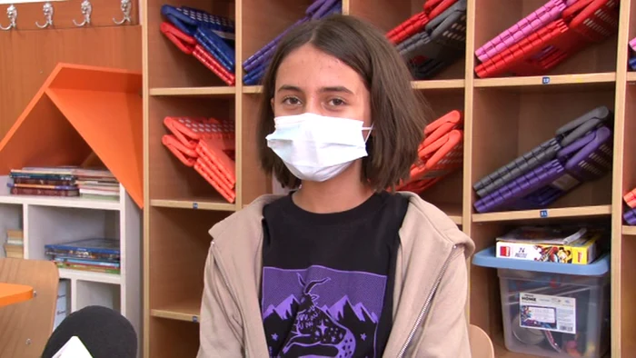 Elevii de clasa a IV-a i-au învăţat pe cei mai mici să utilizeze computerul FOTO Ioan Buciumar