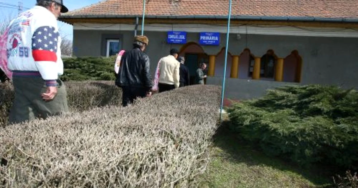 Cei 17 angajaţi au cântat prohodul instituţiei care nu le-a mai plătit salariile din august 2009