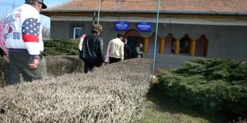Cei 17 angajaţi au cântat prohodul instituţiei care nu le-a mai plătit salariile din august 2009