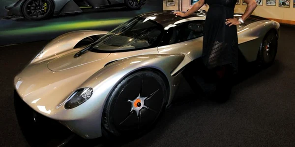 aston martin valkyrie cluj.  foto www.autocar.co.uk