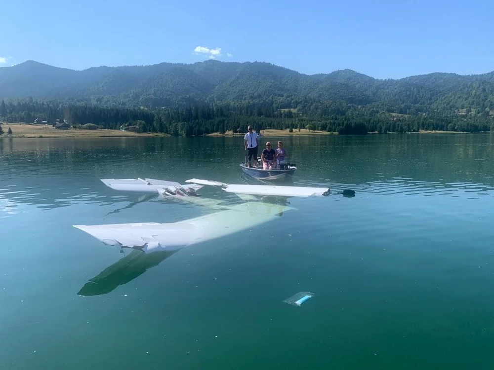 avion colibita 5 jpg