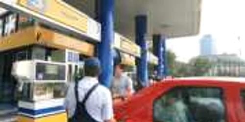 Şoferii vor scoate mai mulţi bani din buzunar pentru benzină şi motorină de la 1 ianuarie 