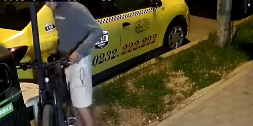 tanar din iasi fura o bicicleta foto facebook png