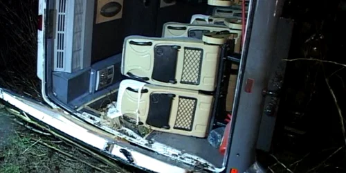 Accident microbuz de persoane la Lazu