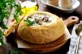 Supa cremoasa de pui cu ciuperci  Sursa foto shutterstock 2532715495 jpg