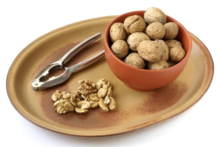 
    Datorită conţinutului de acizi graşi Omega 3 nucile stimulează fertilitatea.www.clicksanatate.ro  