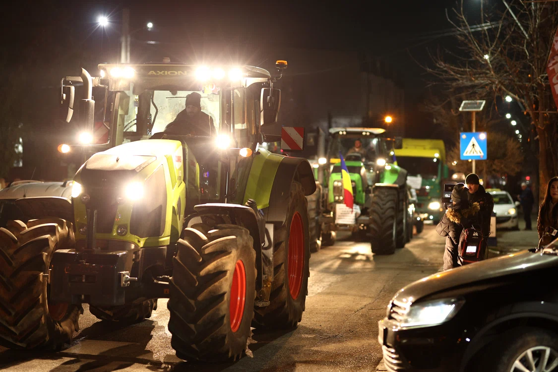 Presa italiană: Fermierii și transportatorii asediază Bucureștiul Foto Inquam Photos