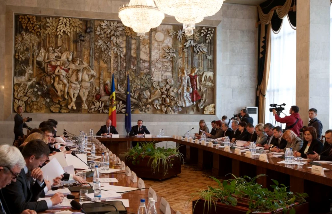 Parlamentul şi Guvernul s-au convocat în prima şedinţă comună FOTO. Alexandru Tarlev