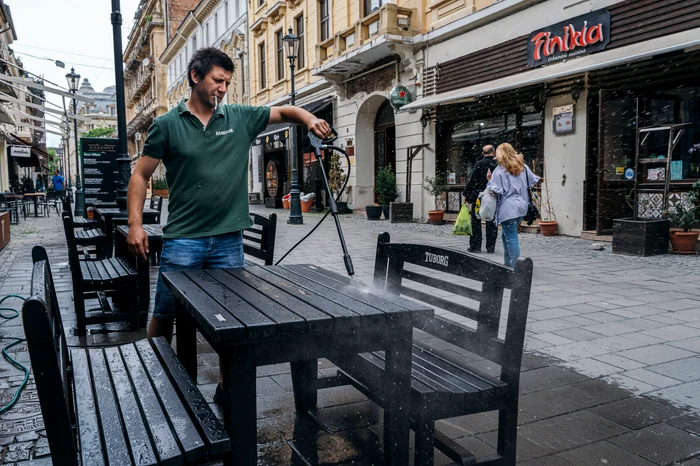 Mesele sunt spălate și dezinfectate