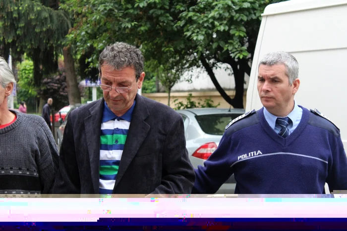 Vasile Zosim a fost încătuşat FOTO Alin Ion
