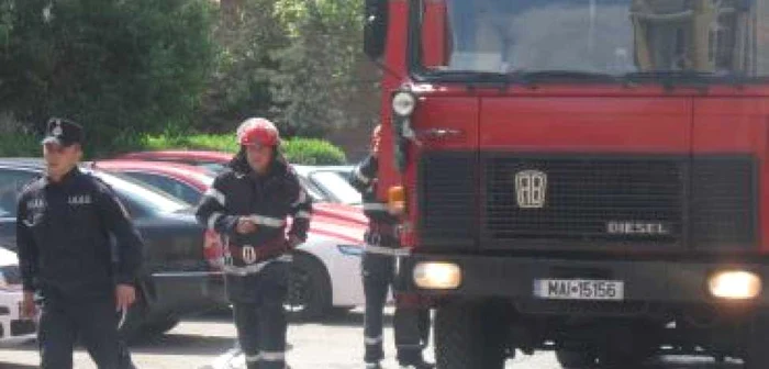 Târgu-Jiu: Pompierii ne învaţă cum să prevenim incendiile în sezonul rece