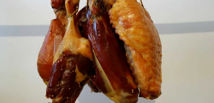 Carne de pasăre afumată de gastronomul Mircea Groza FOTO Mircea Groza