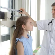 Dr Sergiu Straticiuc scolioza la copii Medlife jpg