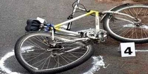 Biciclistul a fost rănit uşor 