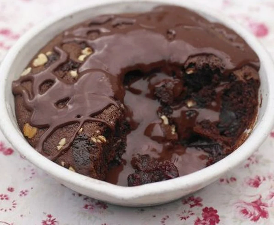 Desert cu sos de ciocolata si cirese jpeg