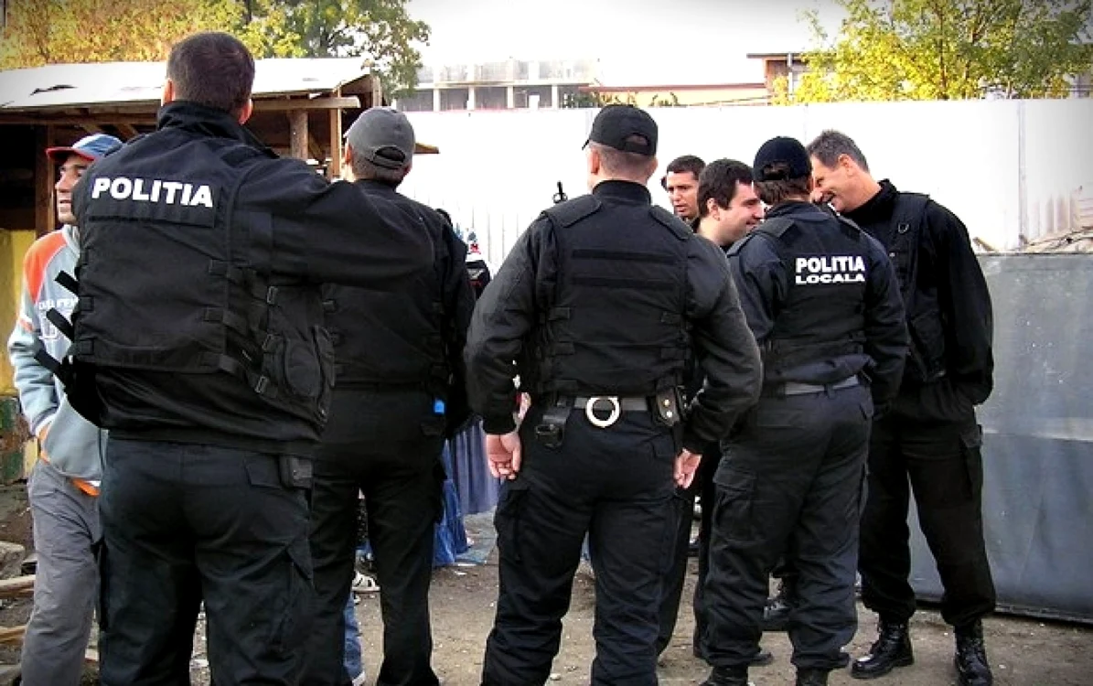 Foto: Poliţia locală în acţiune. Credit foto: www.hotnews.ro