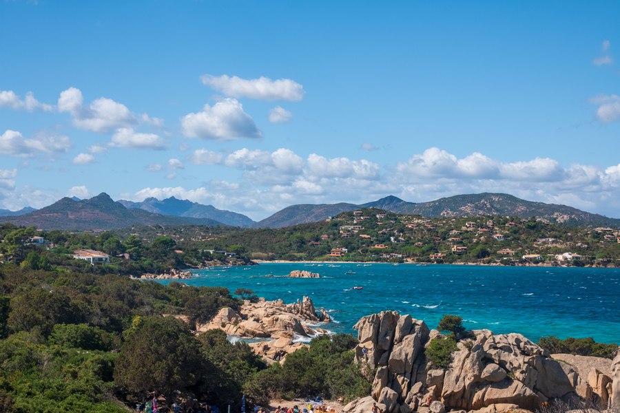 Destinația din Europa cu plaje ca în Caraibe, peisaje spectaculoase și ape turcoaz. Bijuteria Mediteranei care rivalizează cu Grecia și Spania