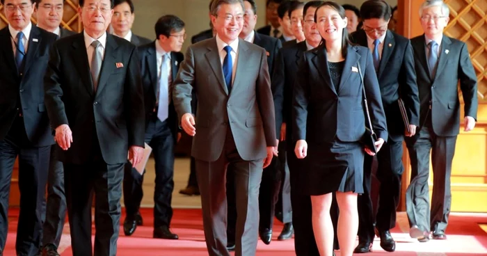 Kim Yo-jong, sora liderului nord coreean alături de preşedintele Moon Jae-in (centru) şi preşedintele Prezidiului parlamentar Kim Yong-nam FOTO EPA-EFE