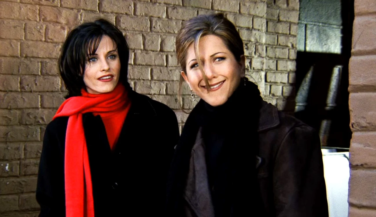 
    Courteney Cox şi Jennifer Aniston  