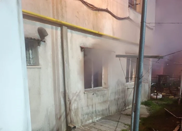 Două persoane au murit în apartamentul care a luat foc la Tulcea. FOTO: ISU Tulcea