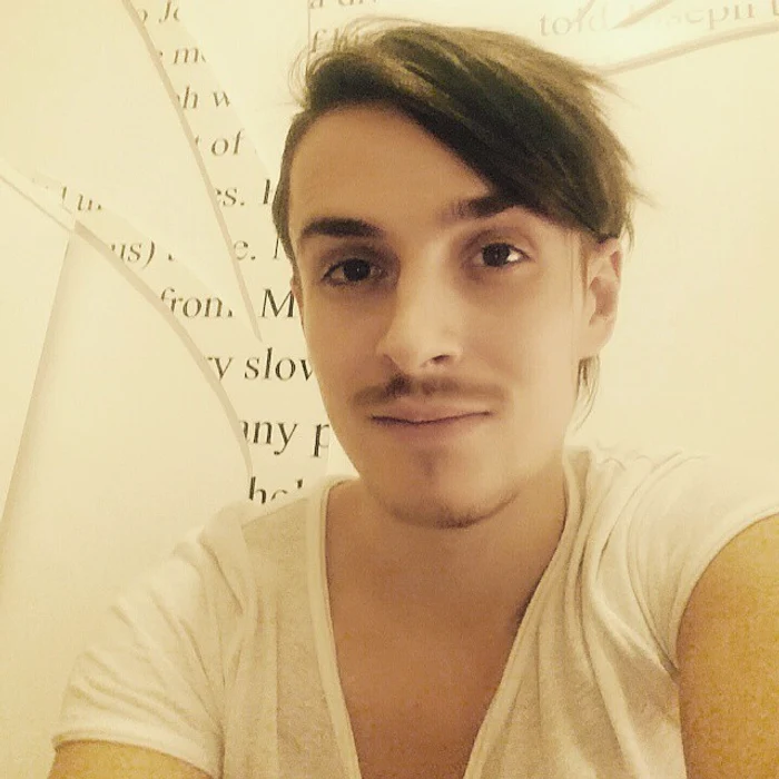 Andrei Leonte a lansat videoclipul piesei "Care pe care" chiar de ziua lui, în data de 25 martieFoto: Arhivă personală