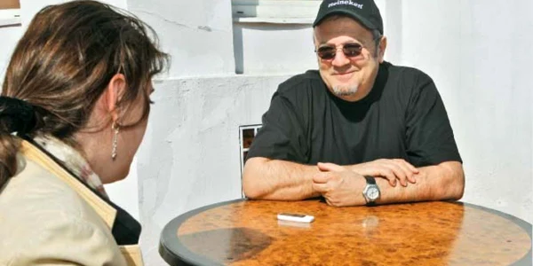 Echipa „Weekend Adevărul“ s-a întâlnit cu Mircea Baniciu la terasa artiştilor din spatele Casei Studenţilor din Bucureşti  