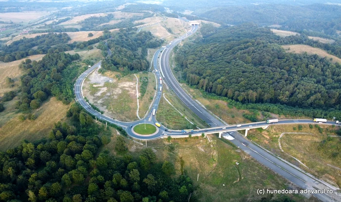 Holdea. Autostrada Deva - Nădlac, plănuită încă din 1992, încă nefinalizată. Foto: Daniel Guță.
