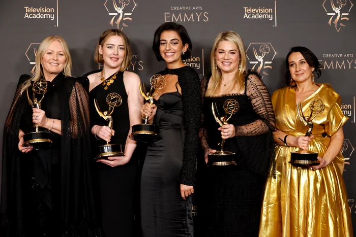 Bianca, alături de colegele ele care au lucrat la serialul „Wednesday” (Foto: GettyImages)