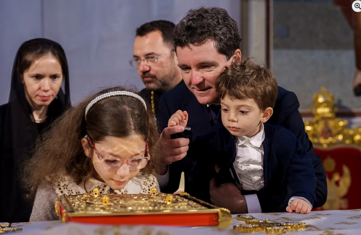 Preşedintele a participat la ceremonia de sfințire a picturii Catedralei. FOTO: Facebook/Nicusor Dan