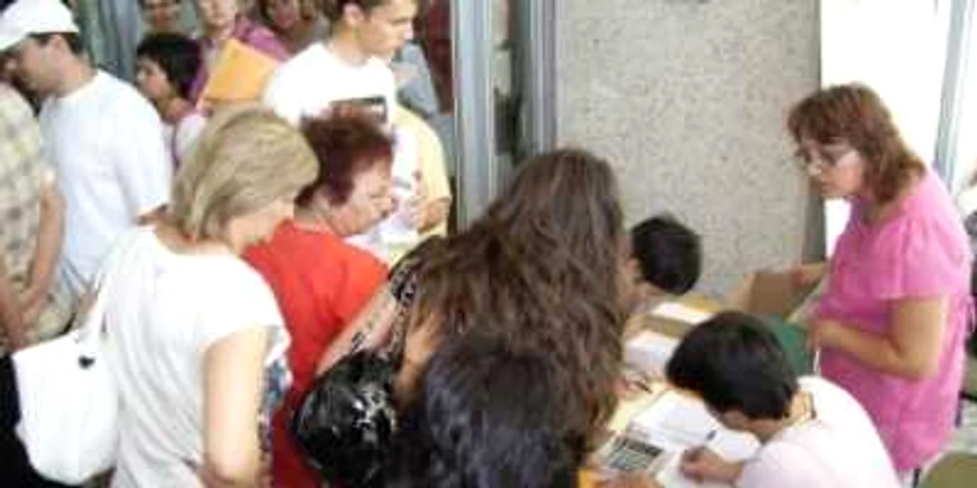 Piteşti: Bătaie pentru un loc de muncă  în străinătate