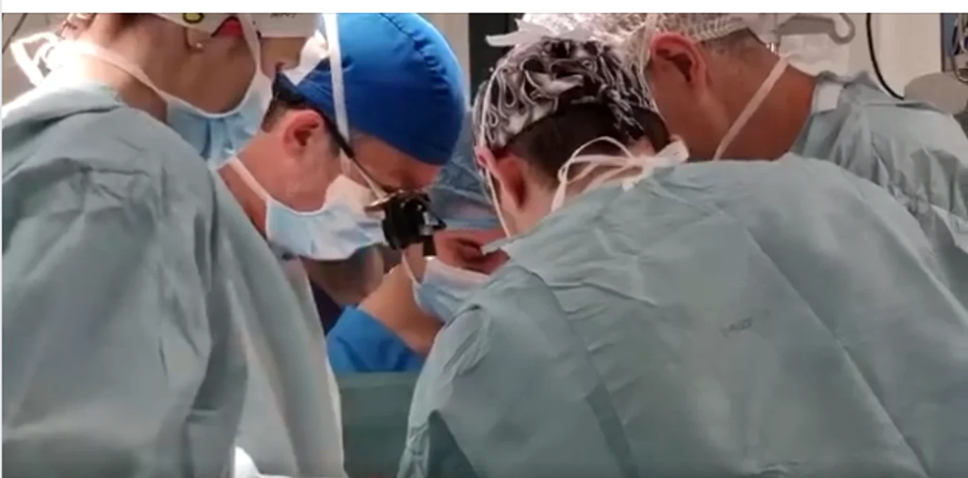  Pacienta are 17 ani. FOTO captură video Facebook Dr. Horațiu Suciu