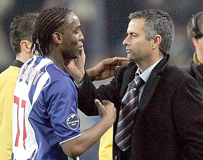 
    Mourinho s-a lansat în fotbalul mare după victoriile de la Porto, din 2004Foto: AP  