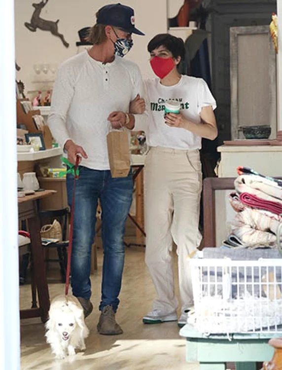 Selma Blair a ieşit să facă aprovizionarea în compania iubitului, Ron Carlson