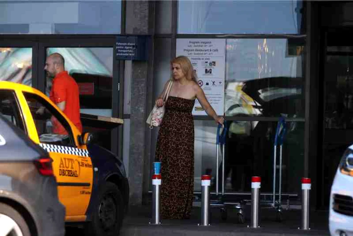 Solistul trupei Bere Gratis a băgat toate cumpărăturile în mașină, fără să fie ajutat de soție