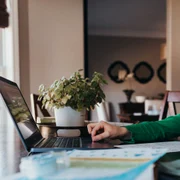 Copil care face teme cu ajutorul AI Inteligentei Artificiale FOTO Getty Images jpg