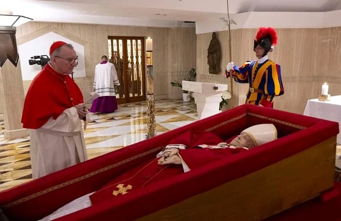Vaticanul a publicat prima imagine cu Papa Francisc în sicriu (Foto: Vatican Media)