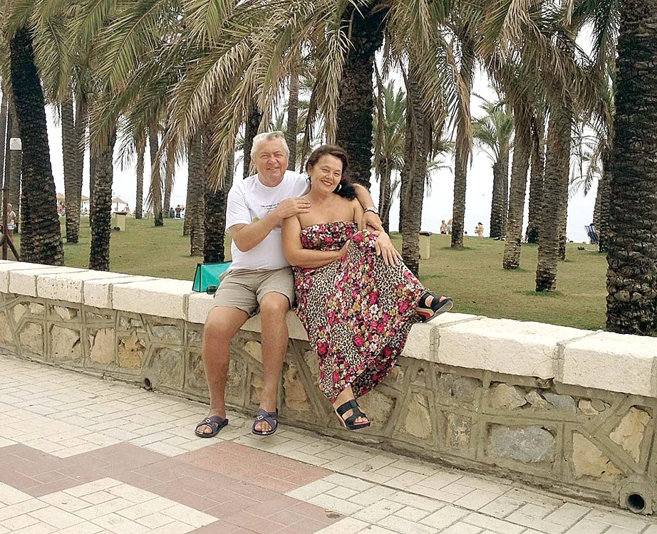 
    Solistul Gheorghe Turda  şi Lucia Lazăr au  fost în Gibraltar, Costa  del Sol şi MalagaFoto: arhivă personală  