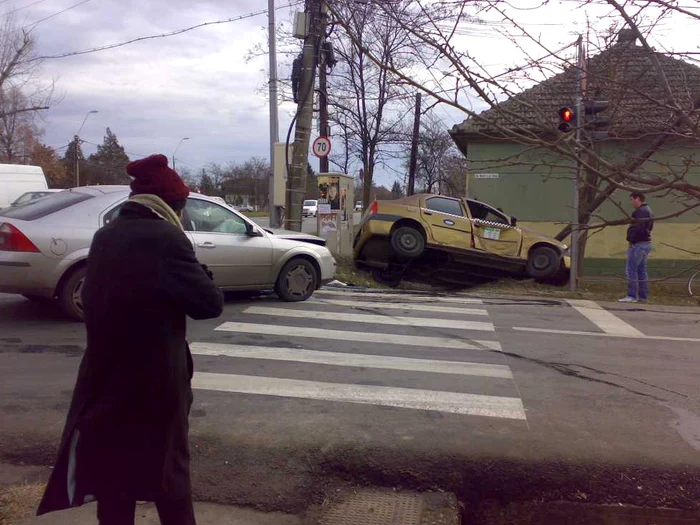 Taximetristul a ieşit de pe carosabil